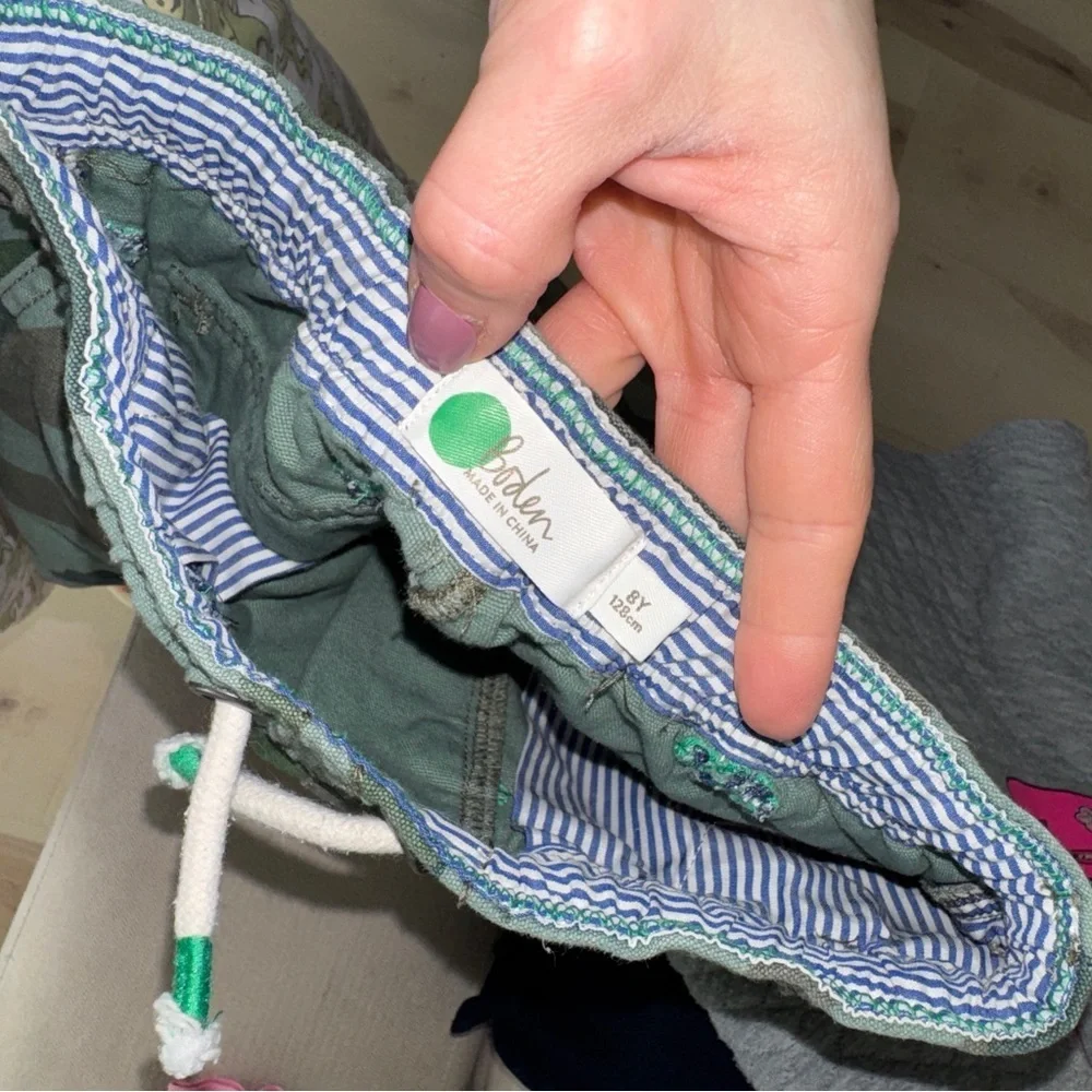 Mini Boden embroidered camo shorts iguanas chameleons boys cargo